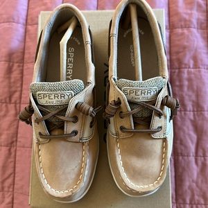 NWT Kids Sperry size 2W in songfish boat shoe